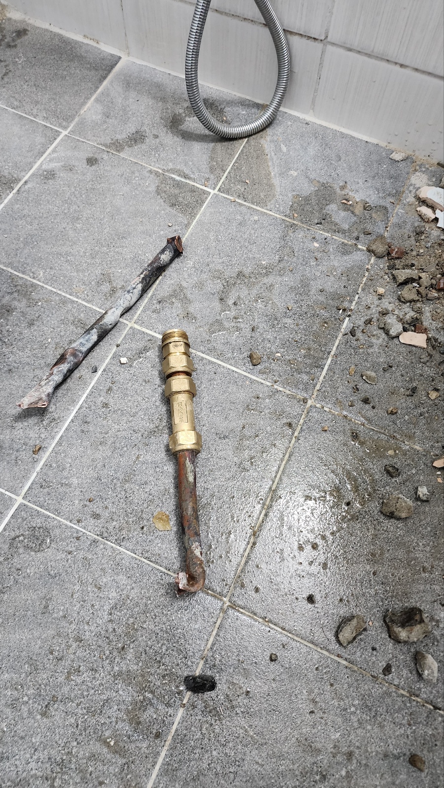 시흥 상가 천장 누수 탐지 및 보수 진행 사례