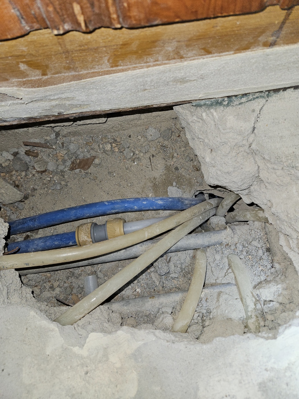 성남 빌라 거실 바닥 습기 배관 누수탐지로 원인 해결